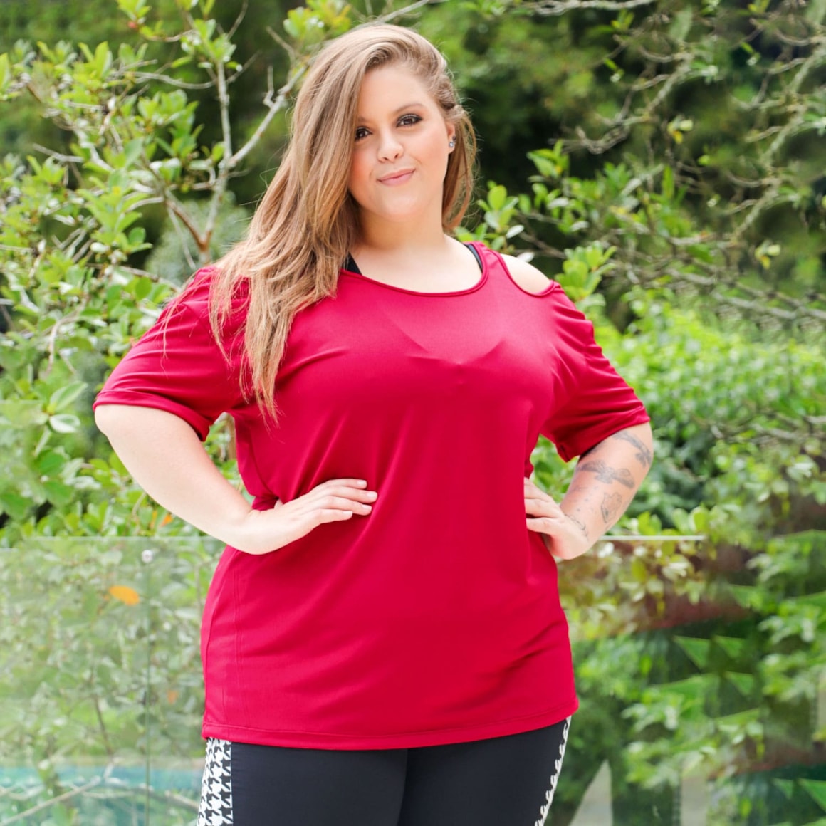 Blusa Fitness Plus Size Piquet  Vinho com Recorte nos Ombros | Ref: 4.