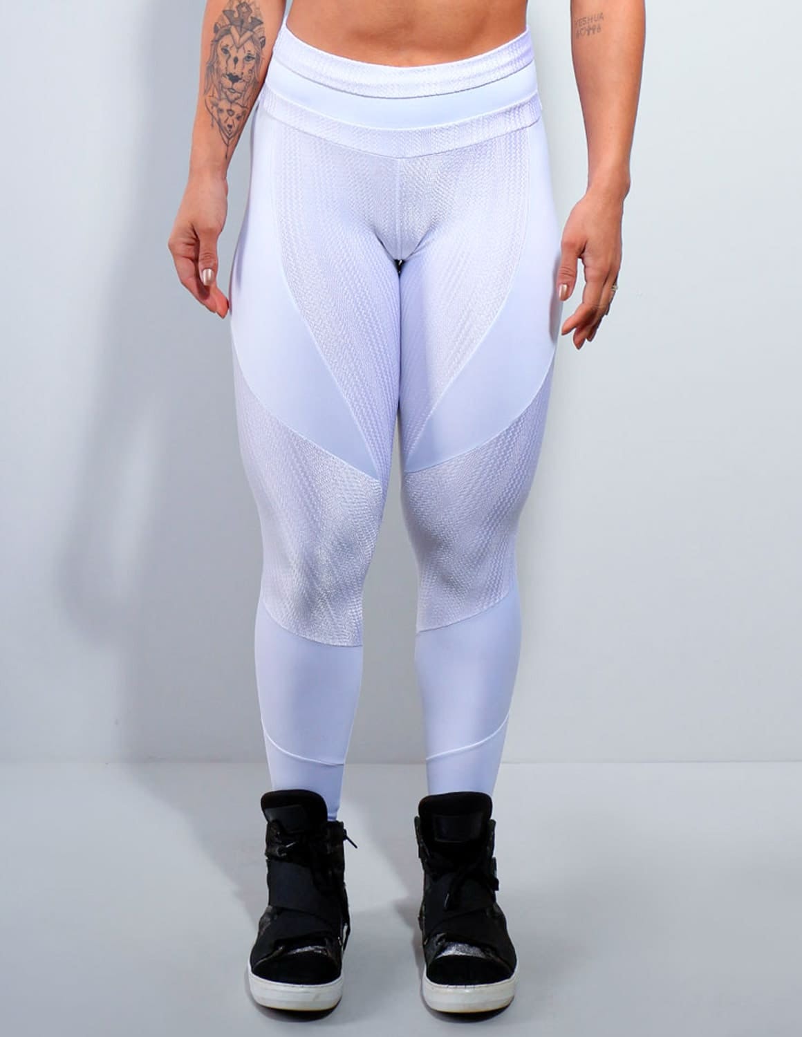 Calça Branca com Recortes em Poliamida Texturizada Ref: