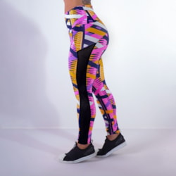 Calça Feminina Fitness Estampada com Recortes de Tela Preta | Ref: 4.4