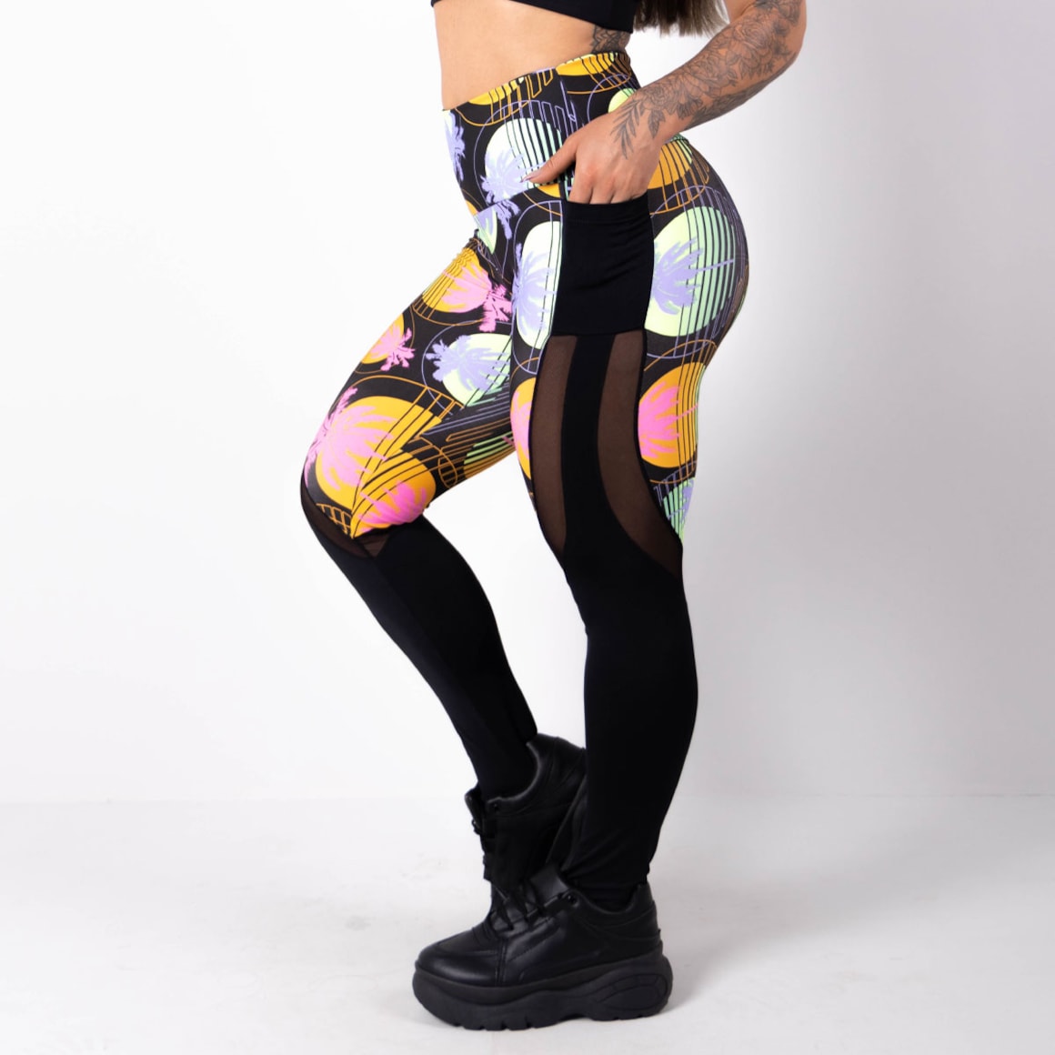 Calça Feminina Fitness Estampada com Tule e Bolsos | Ref: 4.4.1815-316
