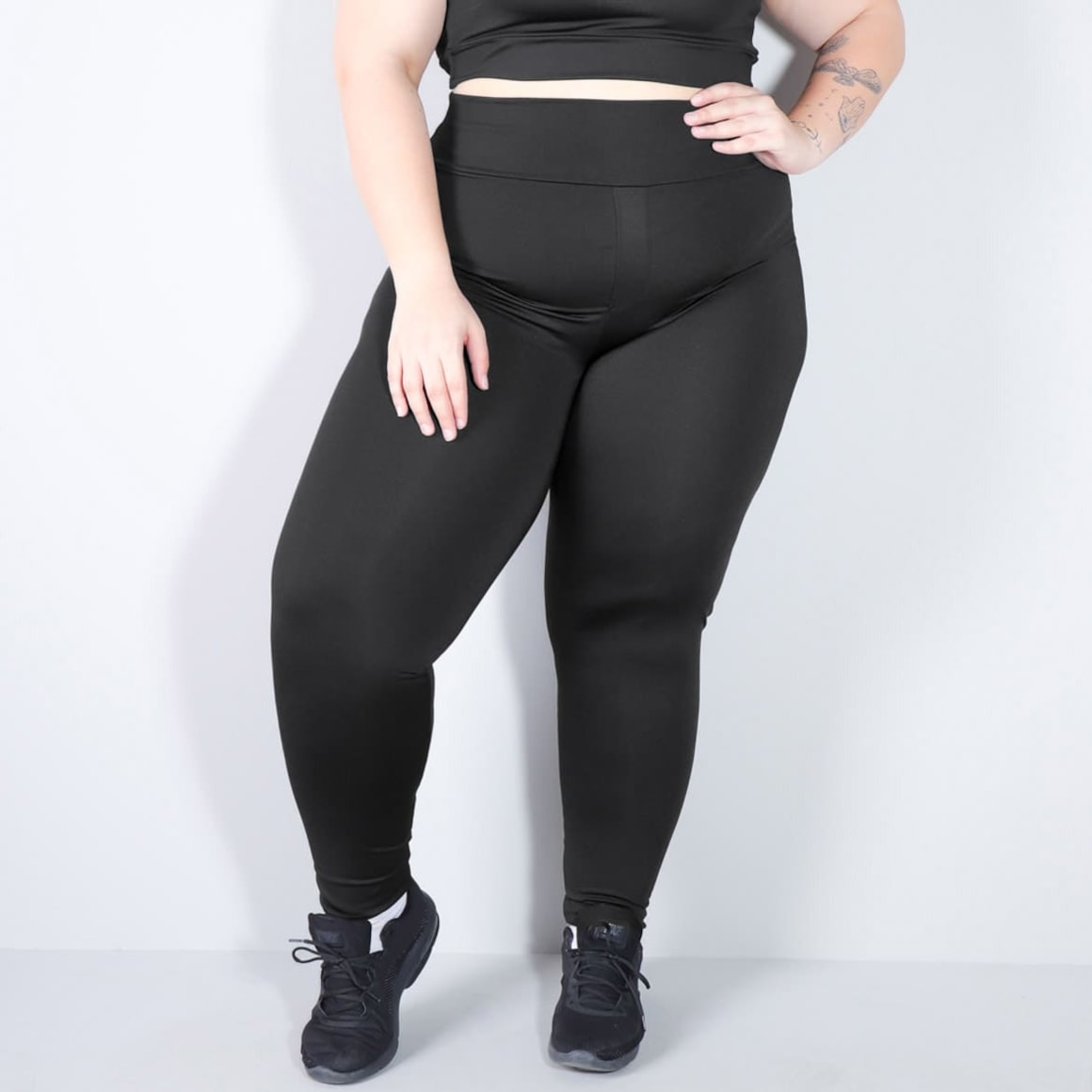 Calça Feminina Preta Plus Size com Bolsos | Ref: 4.4.4156-01