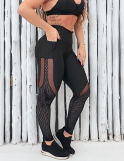 Calça Legging Feminina com Bolsos e Recortes de Tule e Telas nas Perna