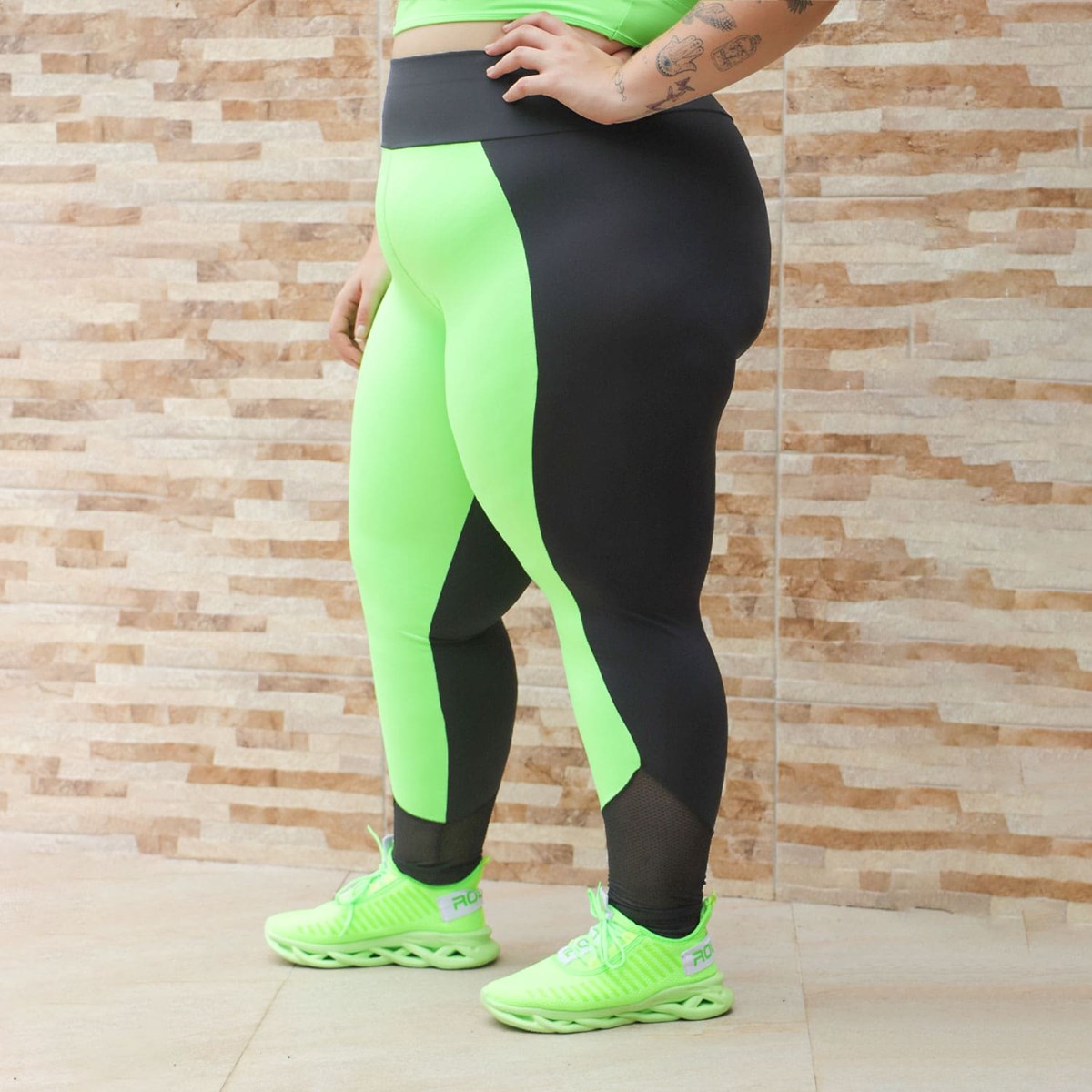 Calça Legging Feminina Plus Size Verde Neon e Preta com Tela | Ref: 4.4.4136-0132
