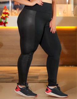 Calça Plus Size Cintura Alta Preta com Recortes Laterais de Cirrê | Re