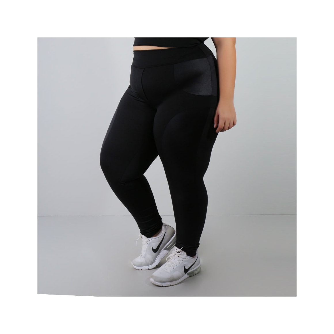 Calça Plus Size Preta com Detalhes de Cirrê | Ref: 4.4.4133C-01