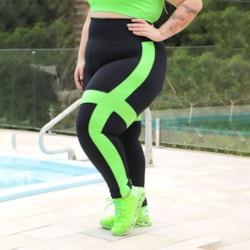 Calça Plus Size Preta com Recortes Verde Neon | Ref: 4.4.4132-0132