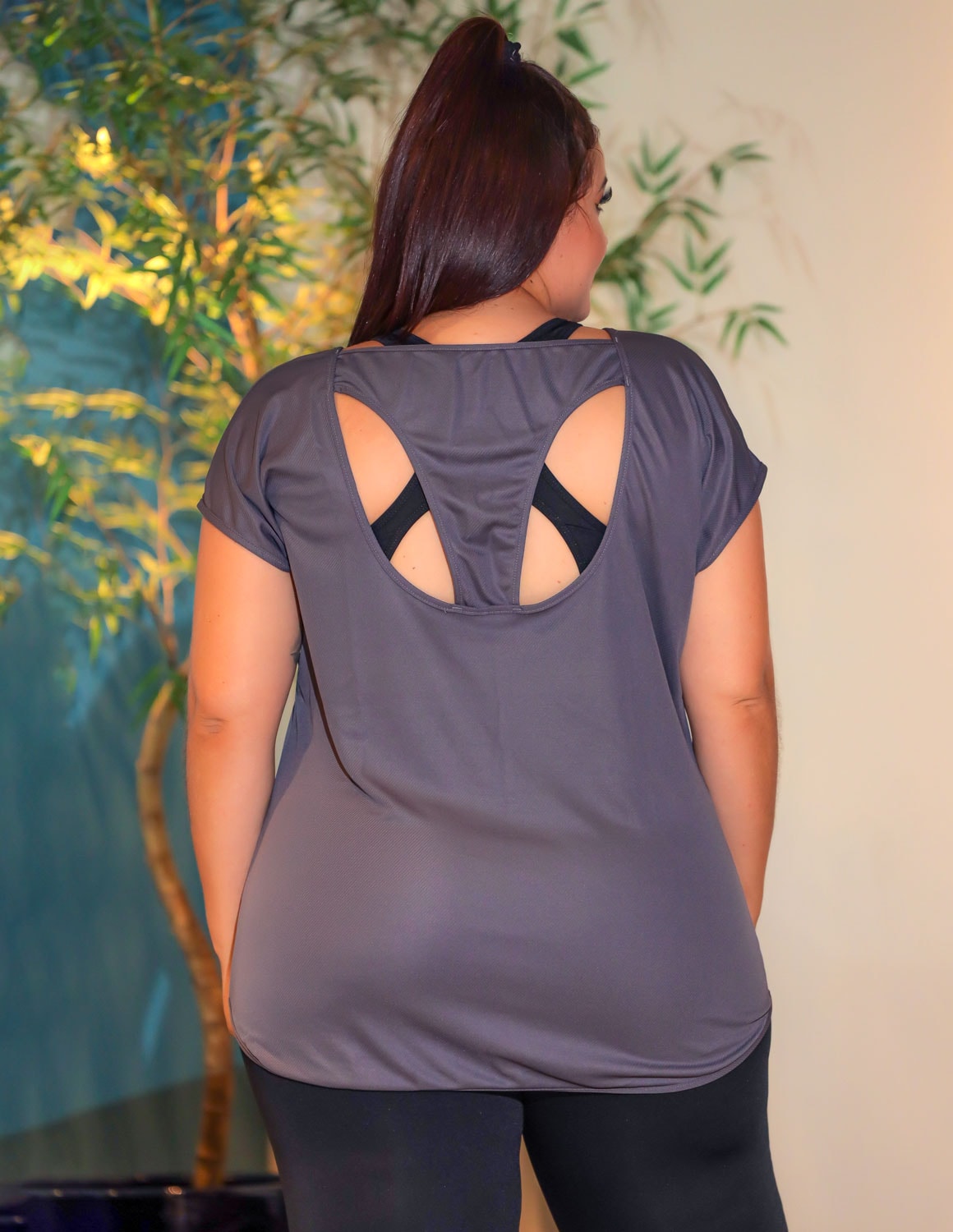 Camiseta Plus Size Feminina Esportiva em Dry Fit Furadinho