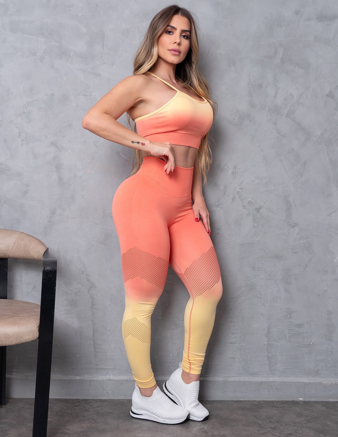 Conjunto em Poliamida Degradê  Seamless Empina Bumbum com Cropped sem