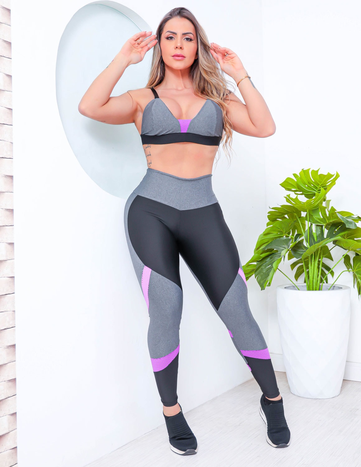 Conjunto Feminino Fitness com Calça Legging e Top com Bojo