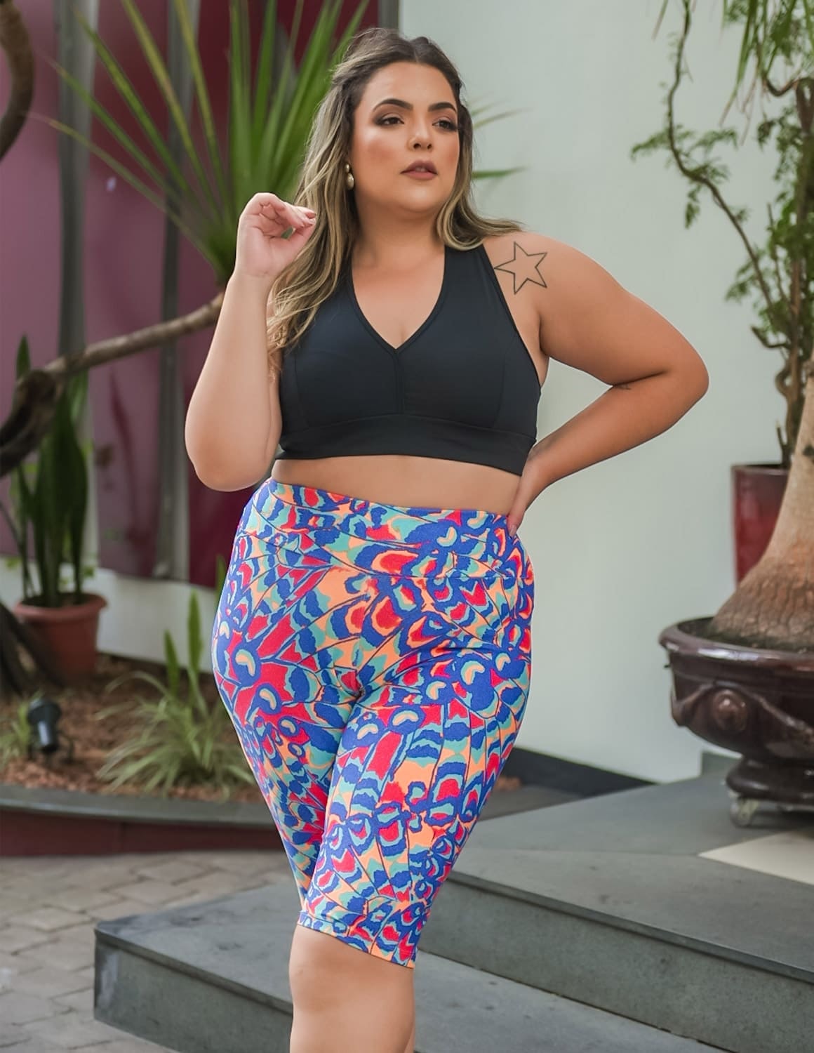 Conjunto Feminino Fitness Plus Size com Bermuda Ciclista Estampada e T