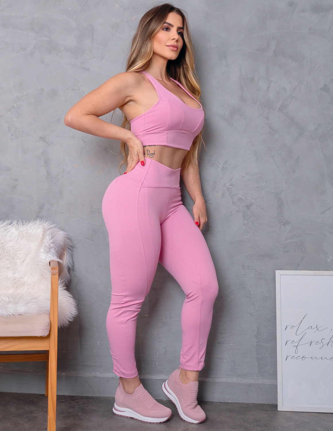 Conjunto Fitness Feminina em Poliamida Calça Cintura Alta e Cropped Na