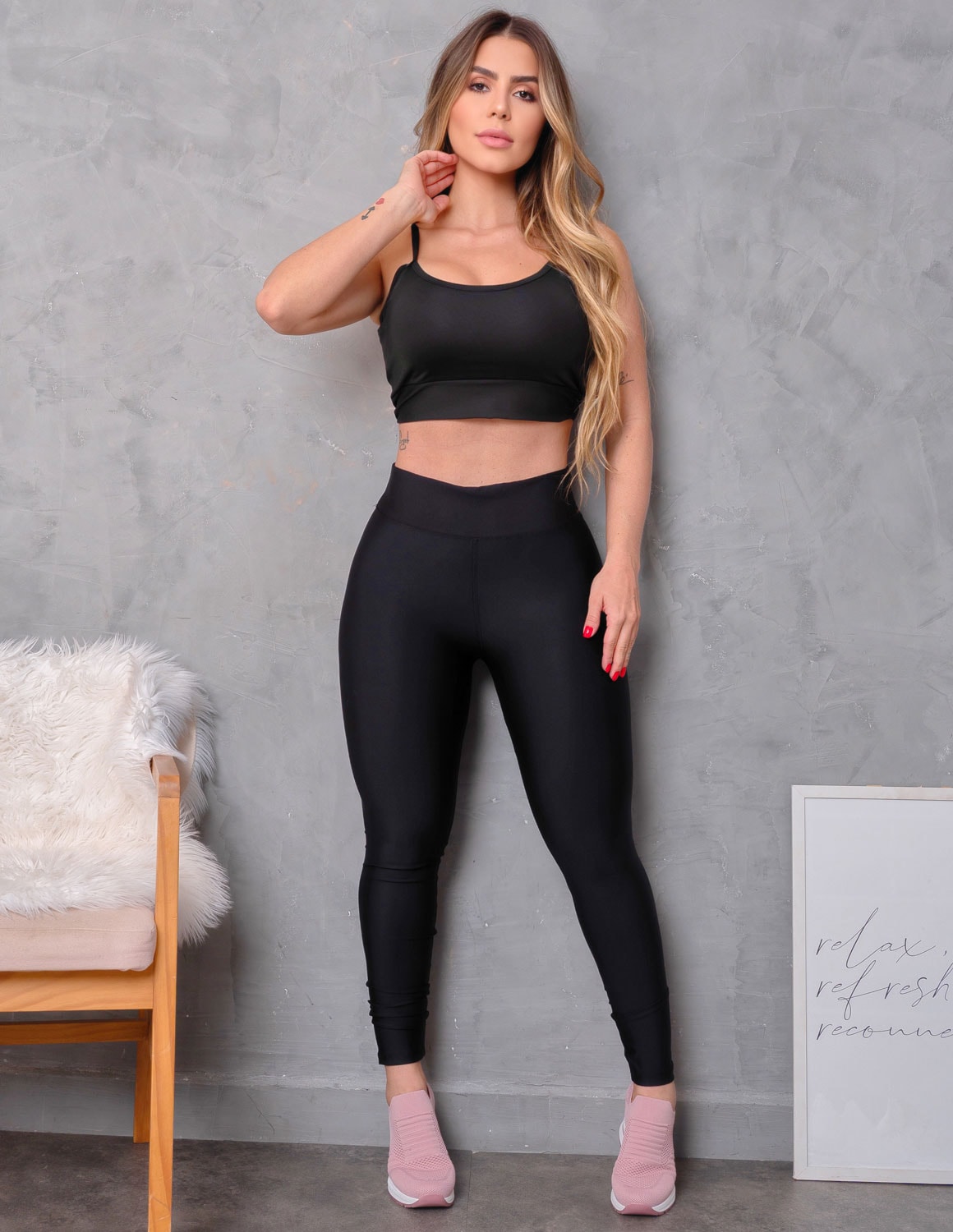 Conjunto Fitness Feminino com Legging Antitransparente e Top com Bojo