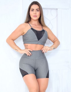 Conjunto Fitness Feminino com Recortes em Tela Short e Cropped com Boj