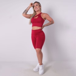 Conjunto Fitness Vinho Bermuda Ciclista e Cropped com Bojo Removível |