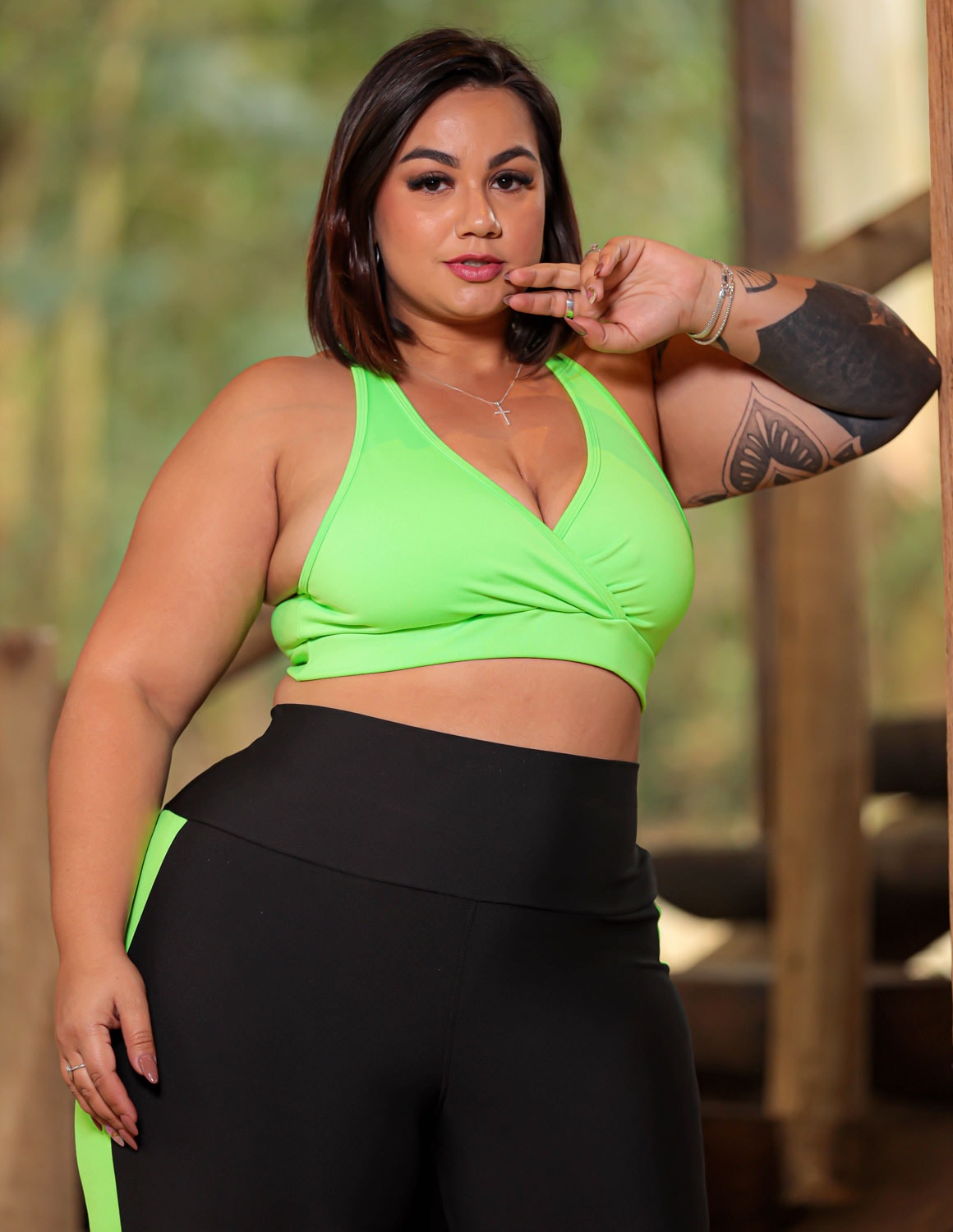 Conjunto Plus Size com Calça e Cropped para Academia