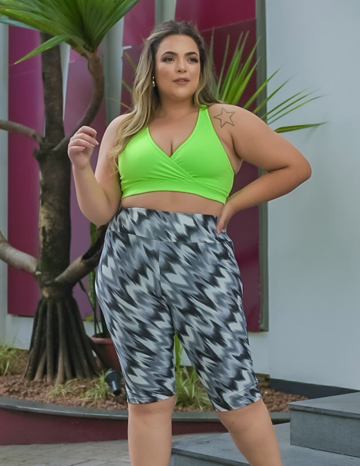 Conjunto Plus Size com Top Verde Neon sem bojo e Bermuda Ciclista Esta