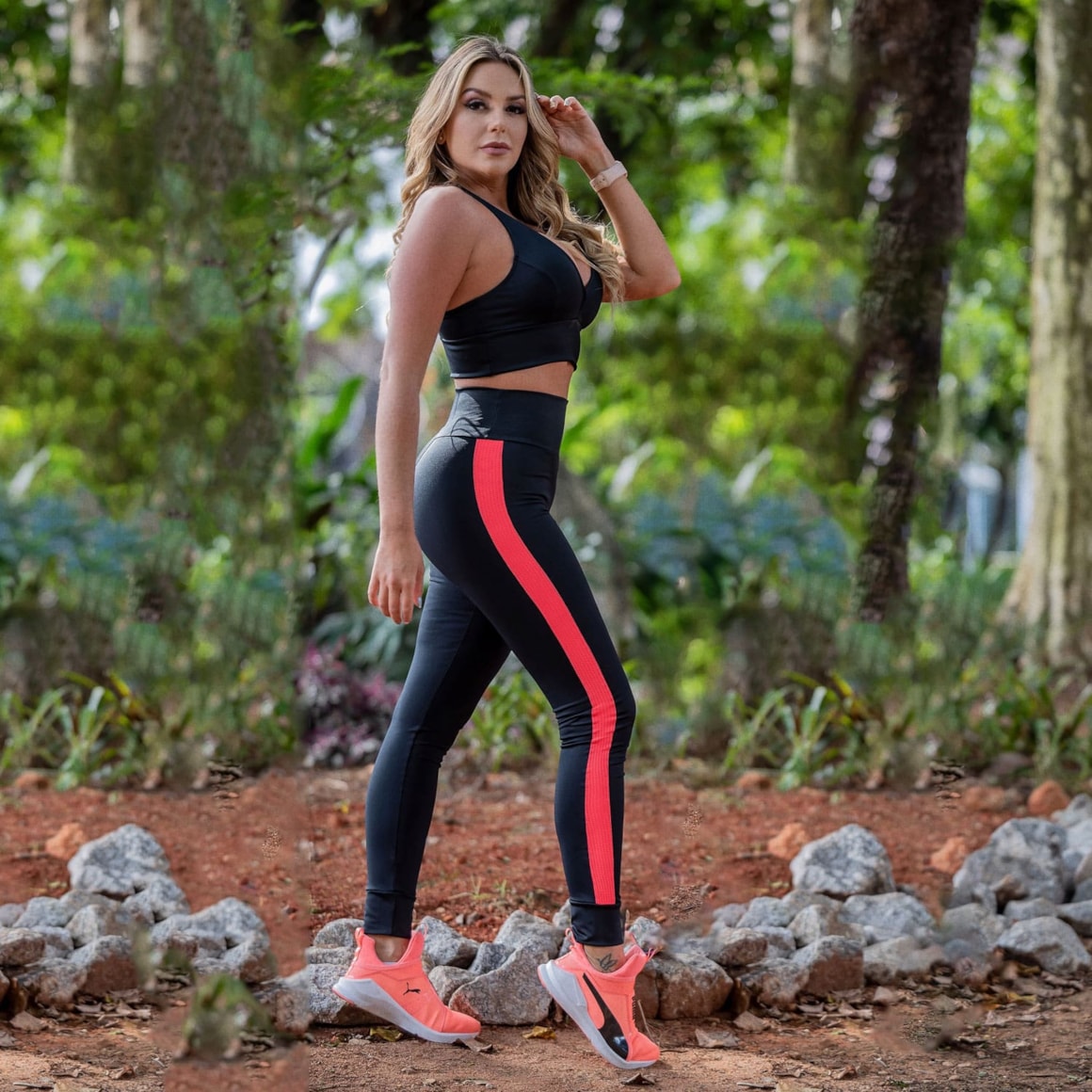 Conjunto Preto com Cropped com Bojo e Calça com Tela Laranja | Ref: 8.