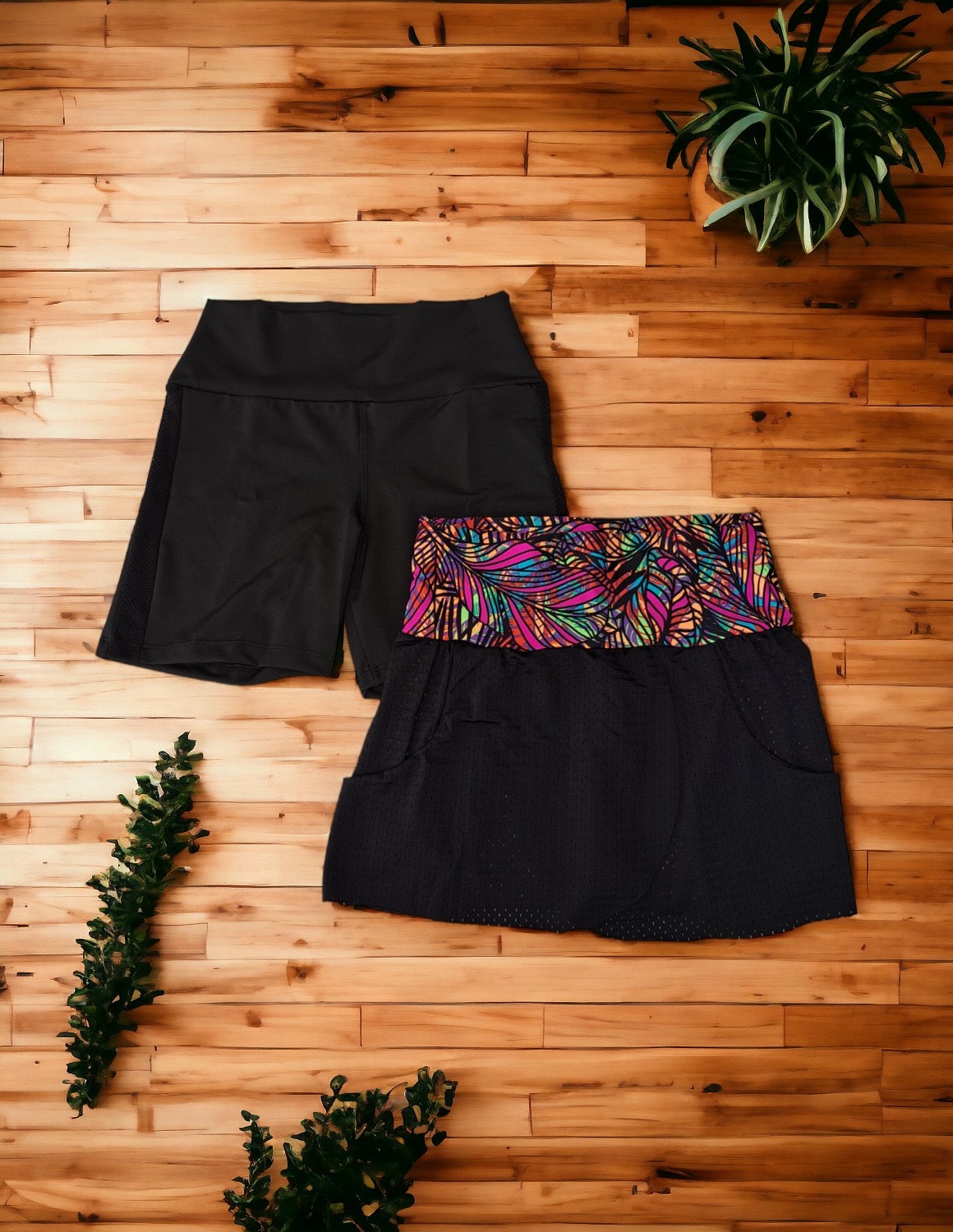 Kit com 1 Short Saia e 1 Short Básico com Tela Lateral