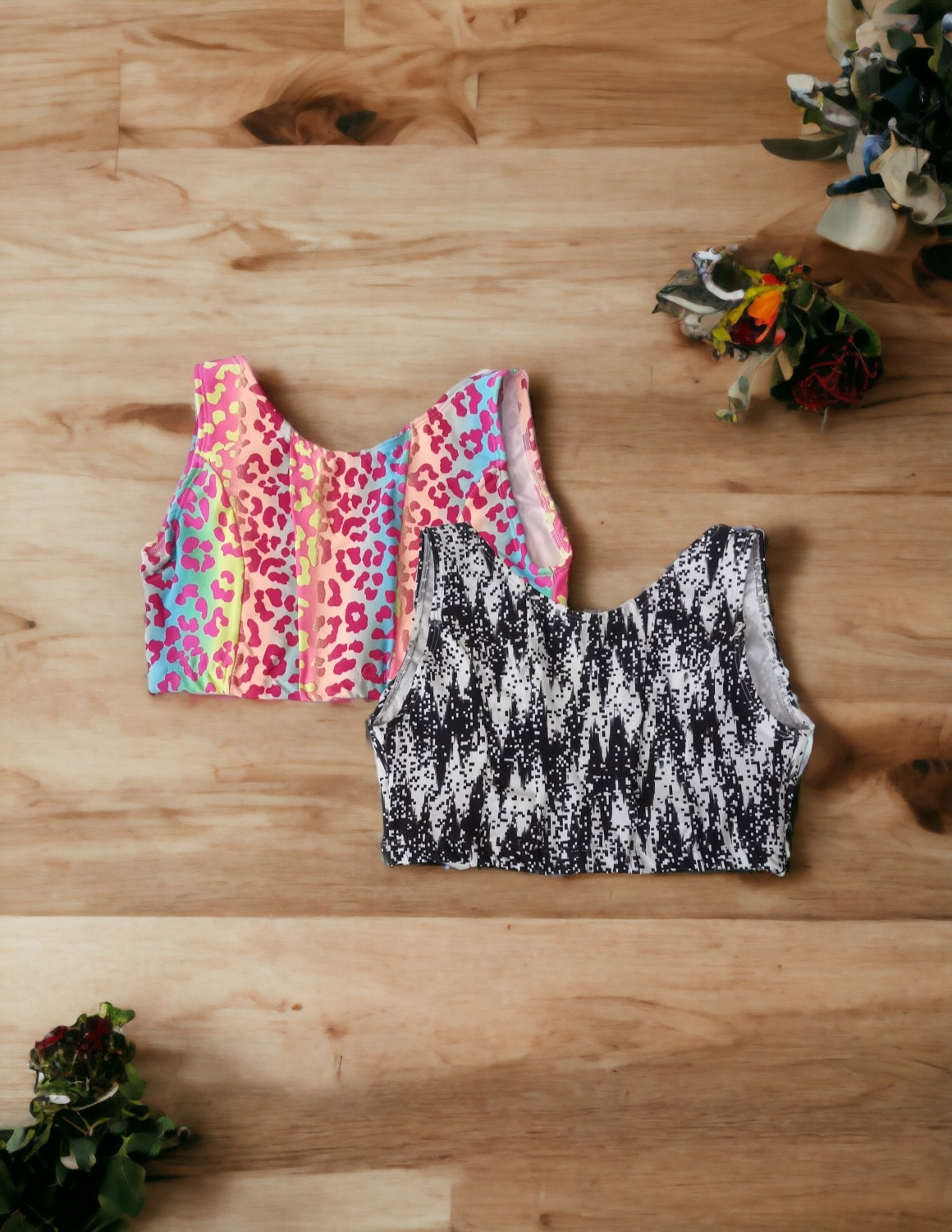 Kit com 2 Croppeds sem Bojo com Decote Aberto nas Costas - Estampas Va