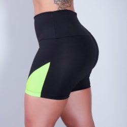 Short Fitness Preto com Recortes Amarelo Neon | Ref: 4.4.4198-0136