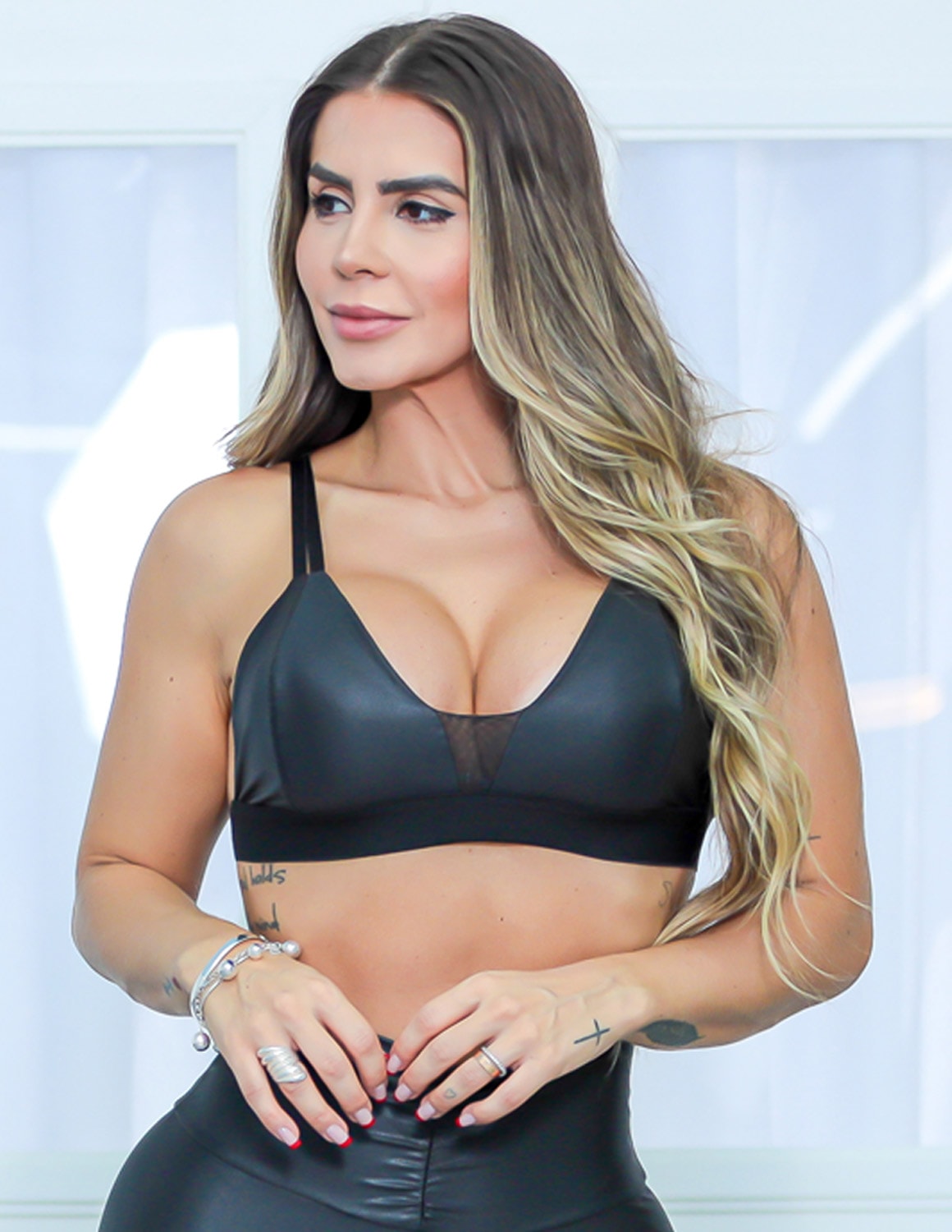 Top Feminino de Cirrê e Alcinhas com Bojo Removível